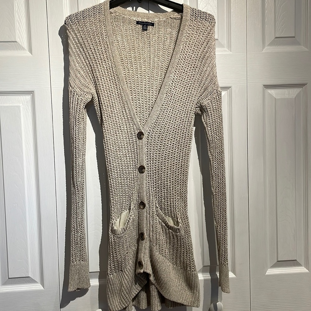 American Eagle cream/tan sweater size medium